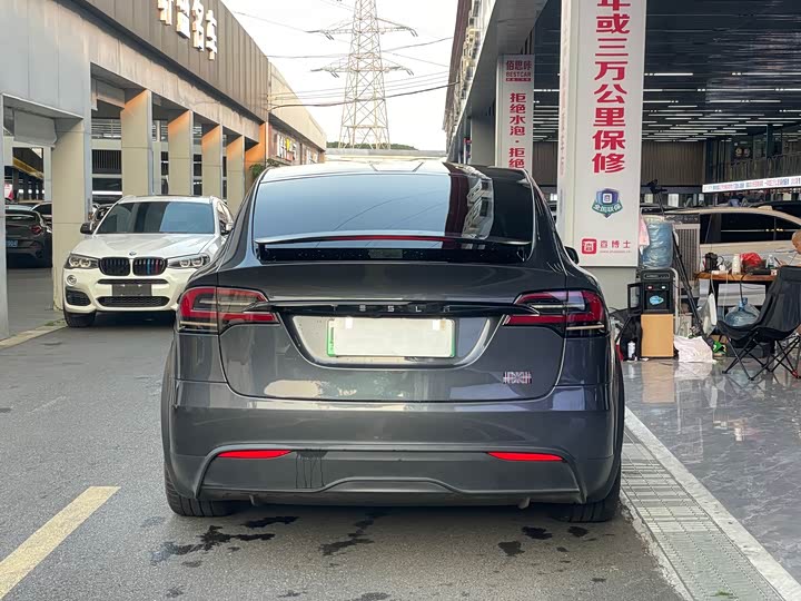 Tesla Model X 2023 2023款 三电机全轮驱动 Plaid版
