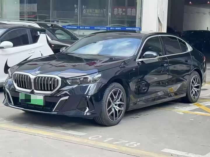 2025 BMW i5