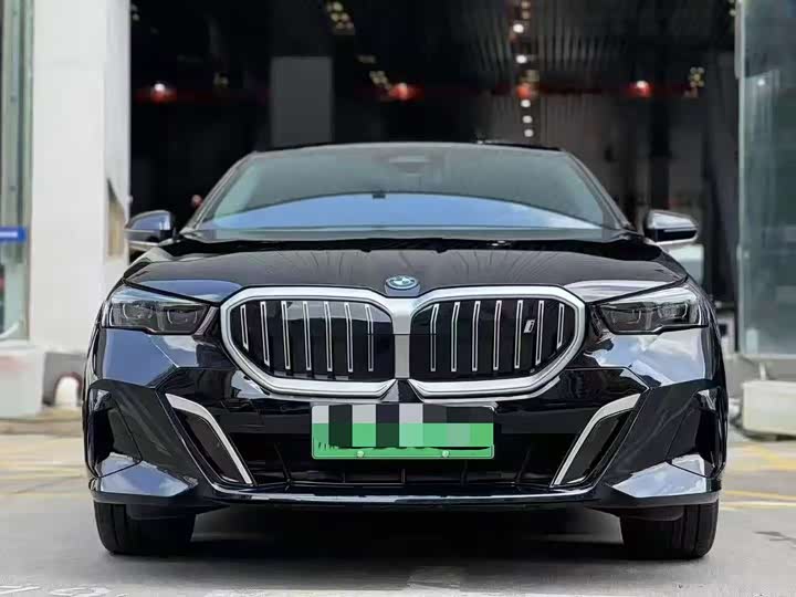 2025 BMW i5