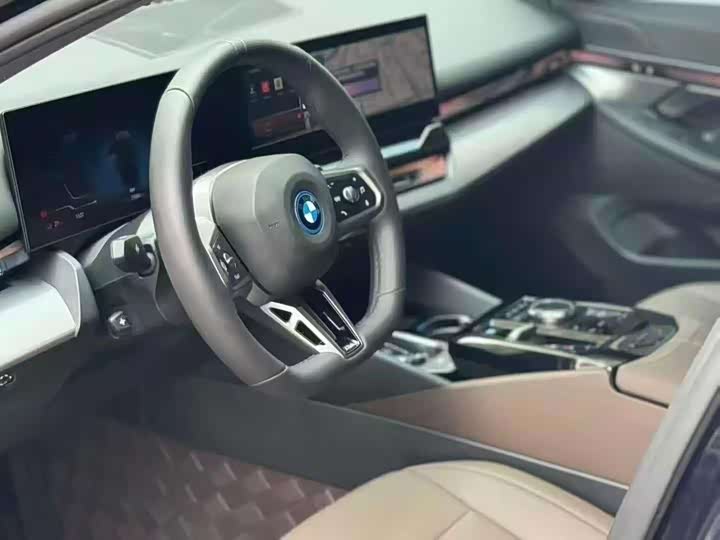 2025 BMW i5