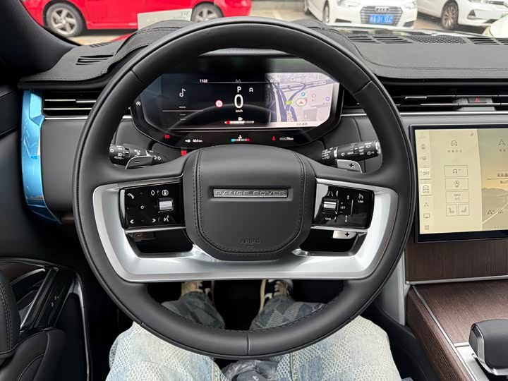 Land Rover Range Rover 2025 2025款 3.0 L6 400PS 盛世加长版