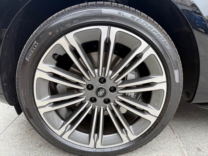 Land Rover Range Rover 2025 2025款 3.0 L6 400PS 盛世加长版