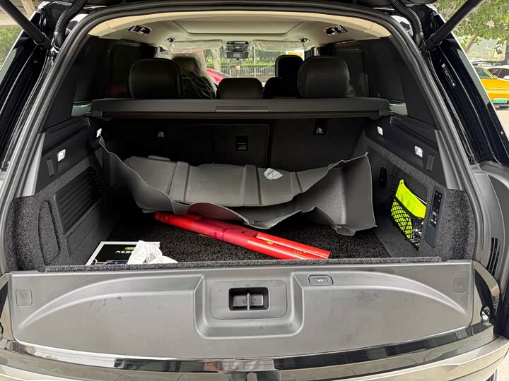 Land Rover Range Rover 2025 2025款 3.0 L6 400PS 盛世加长版