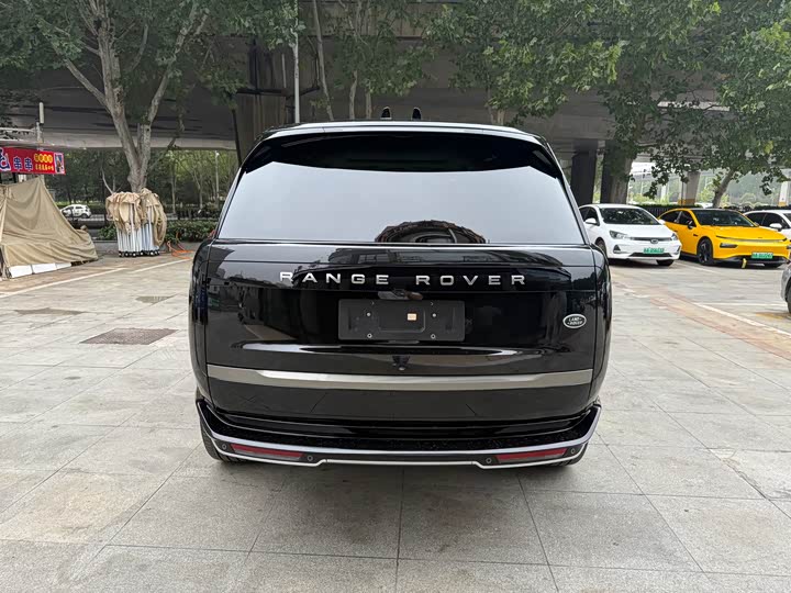 Land Rover Range Rover 2025 2025款 3.0 L6 400PS 盛世加长版