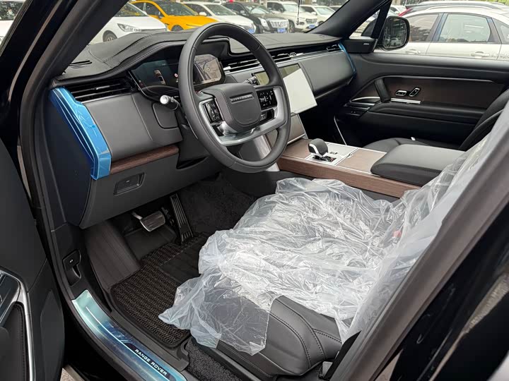 Land Rover Range Rover 2025 2025款 3.0 L6 400PS 盛世加长版