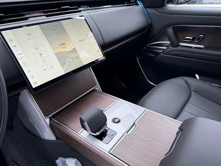 Land Rover Range Rover 2025 2025款 3.0 L6 400PS 盛世加长版