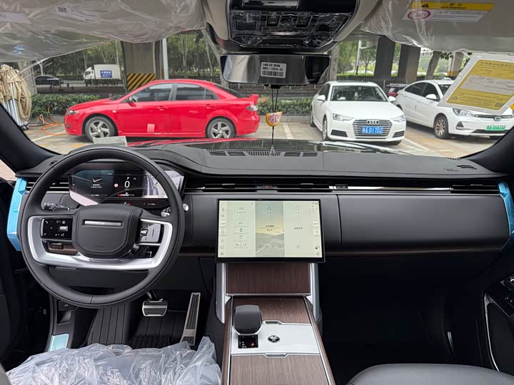 Land Rover Range Rover 2025 2025款 3.0 L6 400PS 盛世加长版