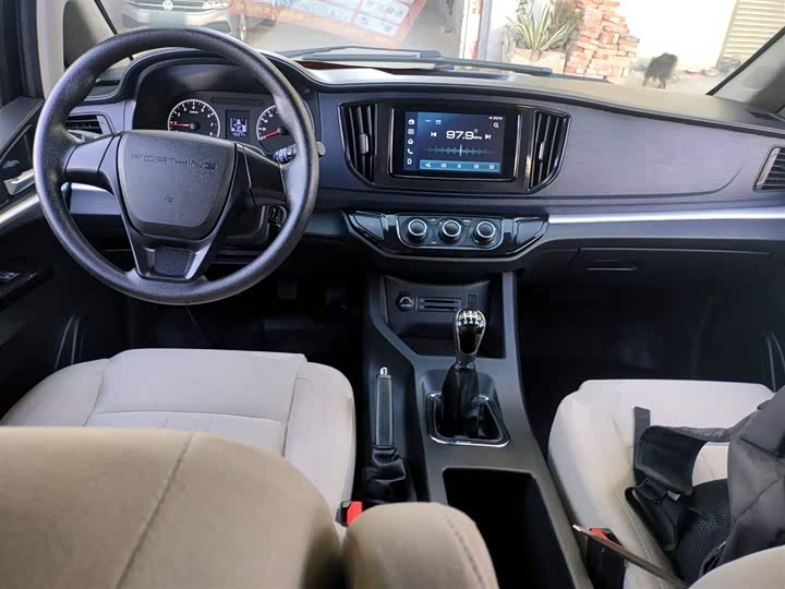 Dongfeng Forthing Lingzhi M5 2023 2023款 M5L 1.6L 基本型 7座