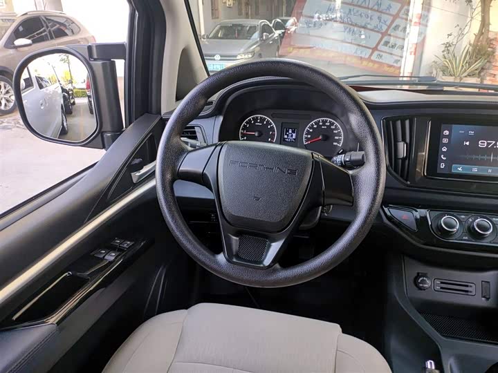 Dongfeng Forthing Lingzhi M5 2023 2023款 M5L 1.6L 基本型 7座