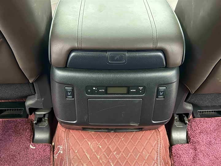 Nissan Armada 2023 2023款 ARMADA 5.6L 无敌舰队铂金版