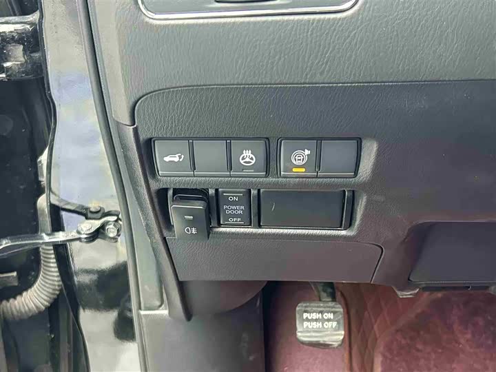 Nissan Armada 2023 2023款 ARMADA 5.6L 无敌舰队铂金版