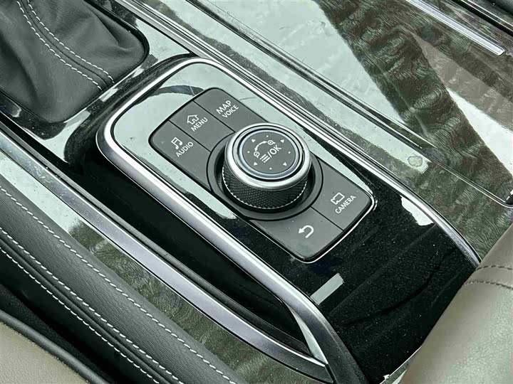 Nissan Armada 2023 2023款 ARMADA 5.6L 无敌舰队铂金版