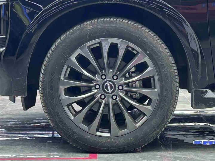 Nissan Armada 2023 2023款 ARMADA 5.6L 无敌舰队铂金版