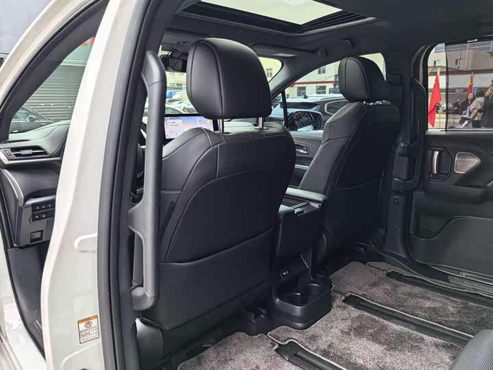 Toyota Sienna 2024 2024款 2.5L混动 至尊版