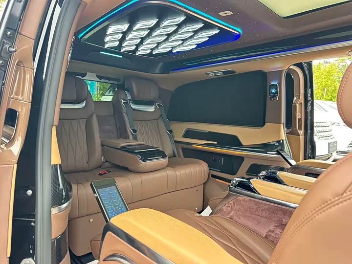 Mercedes-Benz V-Class 2024 2024款 V 300 L 长轴距豪华版