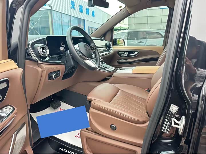 Mercedes-Benz V-Class 2024 2024款 V 300 L 长轴距豪华版