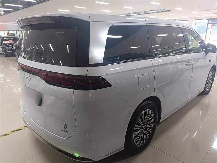 BYD Xia 2025 2025款 DM-i 1.5T 180km 卓越型