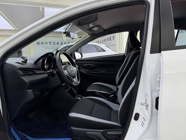 2022 Toyota Yaris L Hatchback