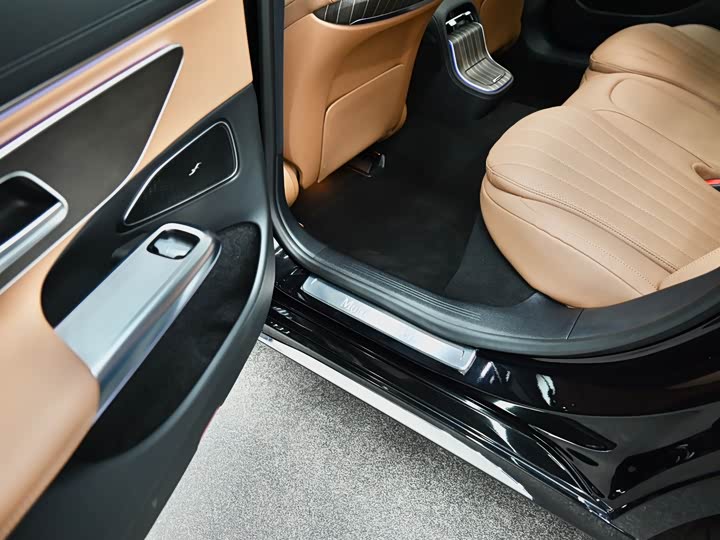 Mercedes-Benz E-Class Hybrid 2024 2024款 E 350 e L 插电式混合动力轿车