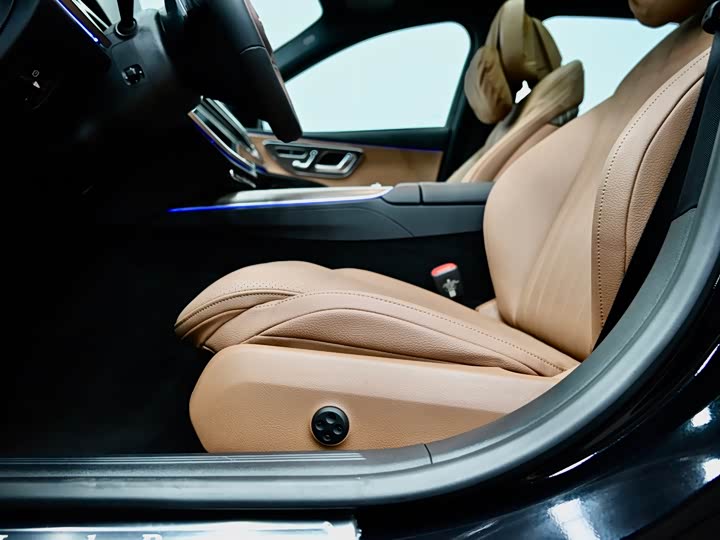 Mercedes-Benz E-Class Hybrid 2024 2024款 E 350 e L 插电式混合动力轿车