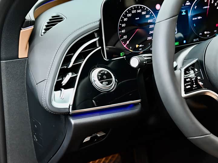 Mercedes-Benz E-Class Hybrid 2024 2024款 E 350 e L 插电式混合动力轿车