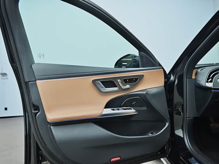 Mercedes-Benz E-Class Hybrid 2024 2024款 E 350 e L 插电式混合动力轿车