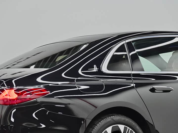 Mercedes-Benz E-Class Hybrid 2024 2024款 E 350 e L 插电式混合动力轿车