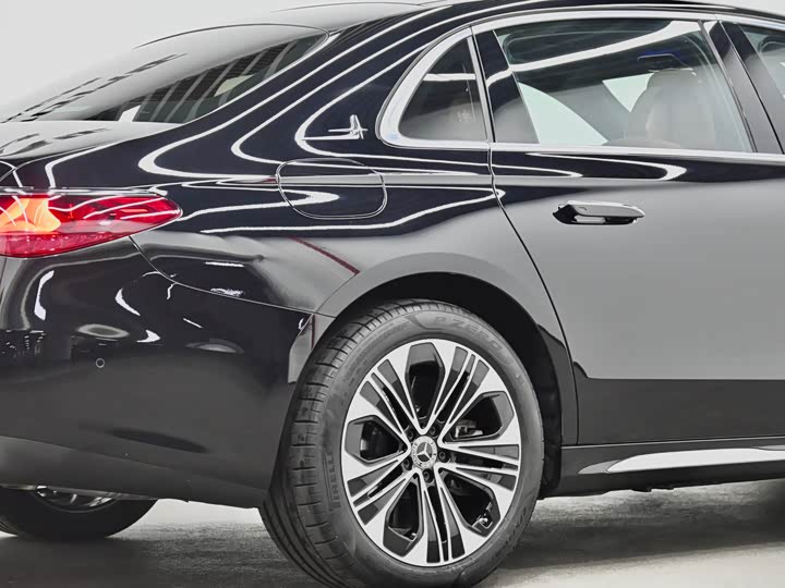 Mercedes-Benz E-Class Hybrid 2024 2024款 E 350 e L 插电式混合动力轿车