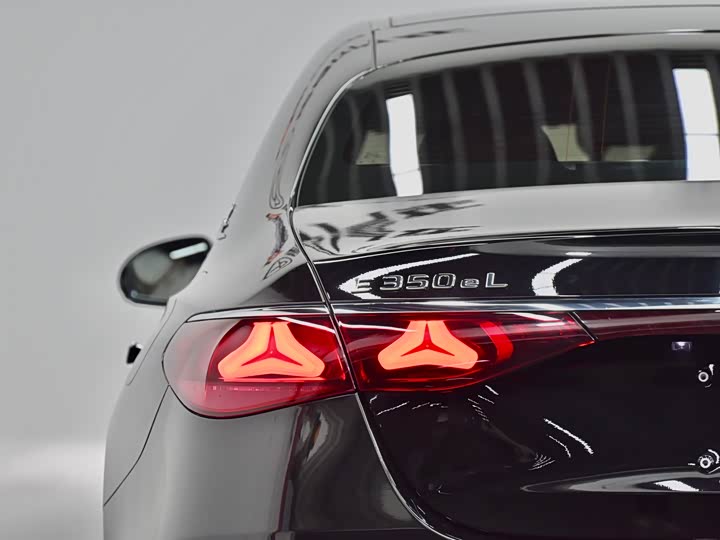 Mercedes-Benz E-Class Hybrid 2024 2024款 E 350 e L 插电式混合动力轿车