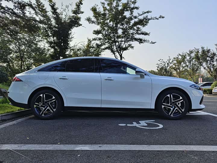 Roewe D7 2023 2023款 DMH 125km 超越版