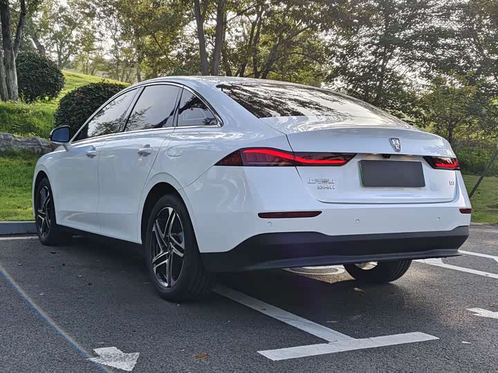 Roewe D7 2023 2023款 DMH 125km 超越版