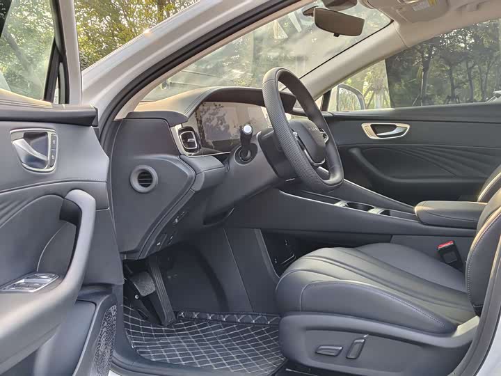 Roewe D7 2023 2023款 DMH 125km 超越版