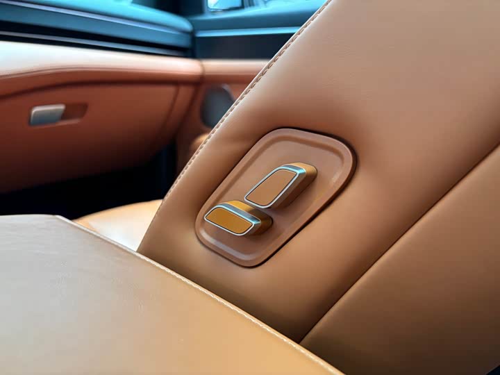 Aito M7 2024 2024款 1.5T 智驾四驱Ultra版 5座