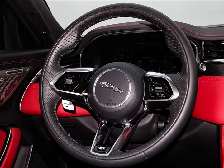 Jaguar XF L 2024 2024款 2.0T P300 四驱旗舰运动鎏金版