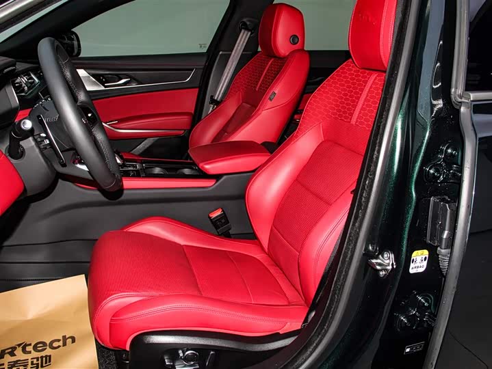 Jaguar XF L 2024 2024款 2.0T P300 四驱旗舰运动鎏金版