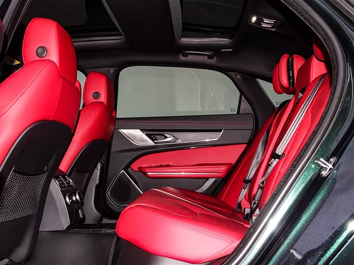 Jaguar XF L 2024 2024款 2.0T P300 四驱旗舰运动鎏金版