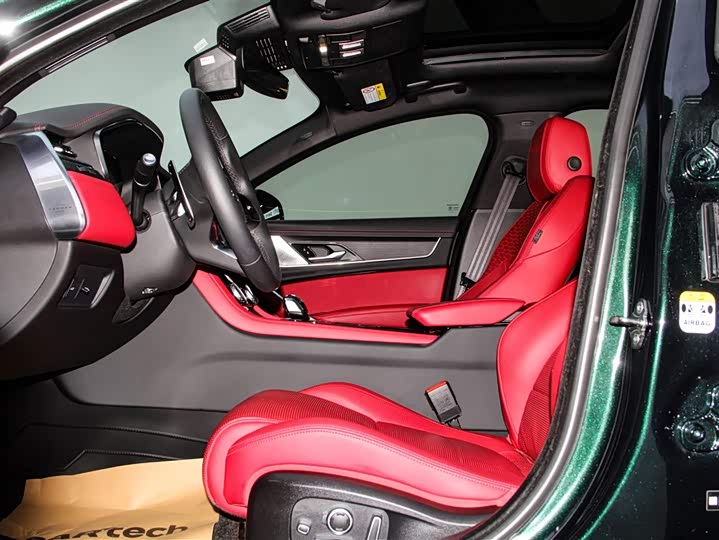 Jaguar XF L 2024 2024款 2.0T P300 四驱旗舰运动鎏金版