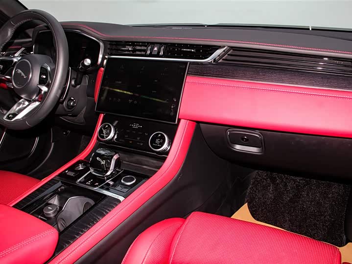 Jaguar XF L 2024 2024款 2.0T P300 四驱旗舰运动鎏金版