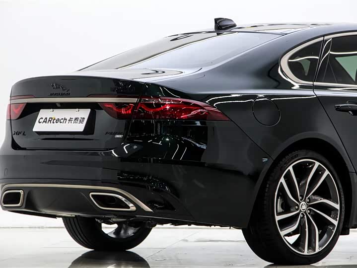 Jaguar XF L 2024 2024款 2.0T P300 四驱旗舰运动鎏金版
