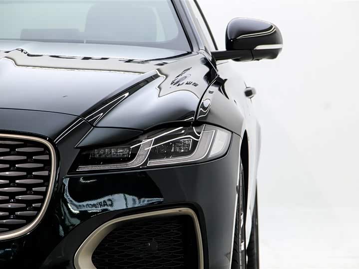 Jaguar XF L 2024 2024款 2.0T P300 四驱旗舰运动鎏金版