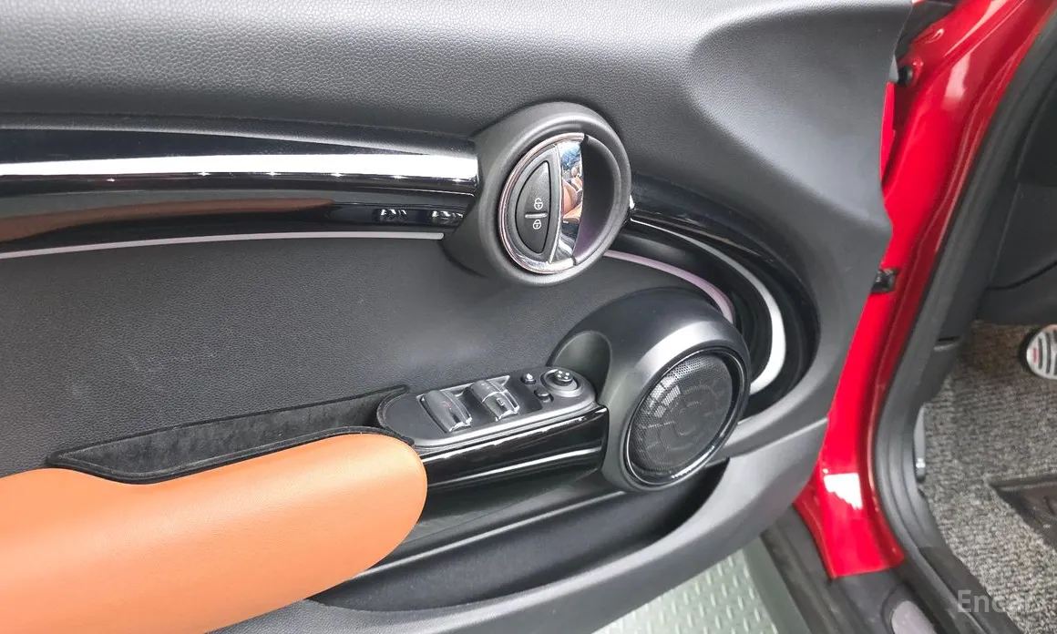 Mini Cooper Convertible 2001 Classic Launch Pack