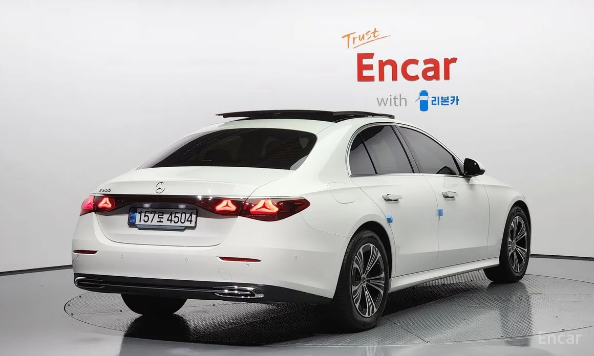 Mercedes-Benz E-Class 2024 E200 Avantgarde