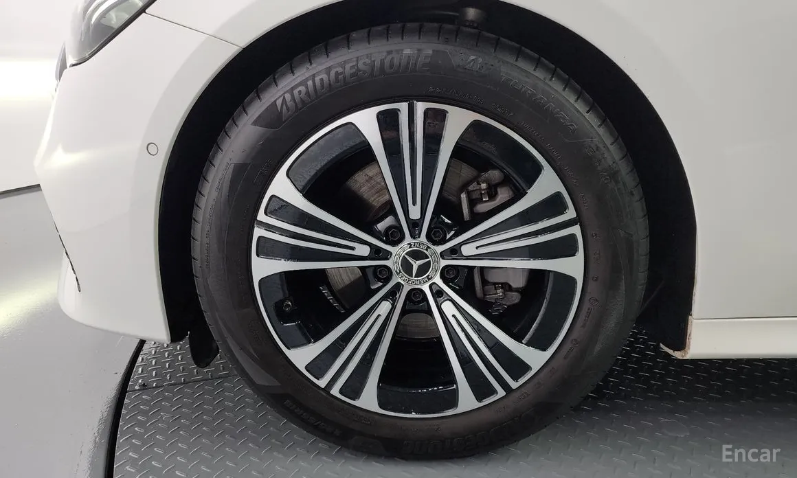 Mercedes-Benz E-Class 2024 E200 Avantgarde