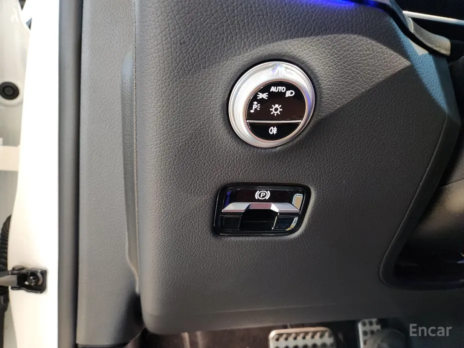 Mercedes-Benz GLC-Class 2023 GLC300 4MATIC AMG Line