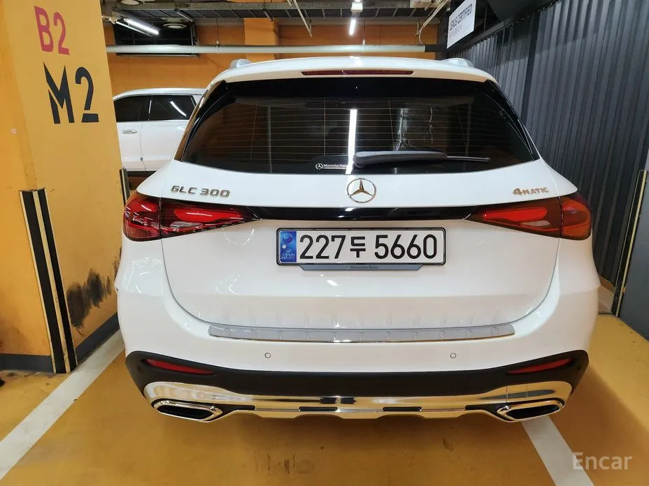 Mercedes-Benz GLC-Class 2023 GLC300 4MATIC AMG Line