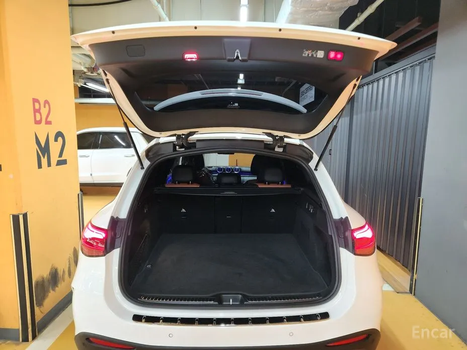 Mercedes-Benz GLC-Class 2023 GLC300 4MATIC AMG Line