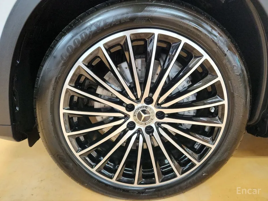 Mercedes-Benz GLC-Class 2023 GLC300 4MATIC AMG Line