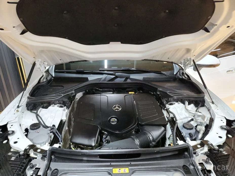 Mercedes-Benz GLC-Class 2023 GLC300 4MATIC AMG Line