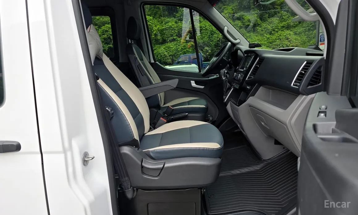 Hyundai Solati 2015 15-seater