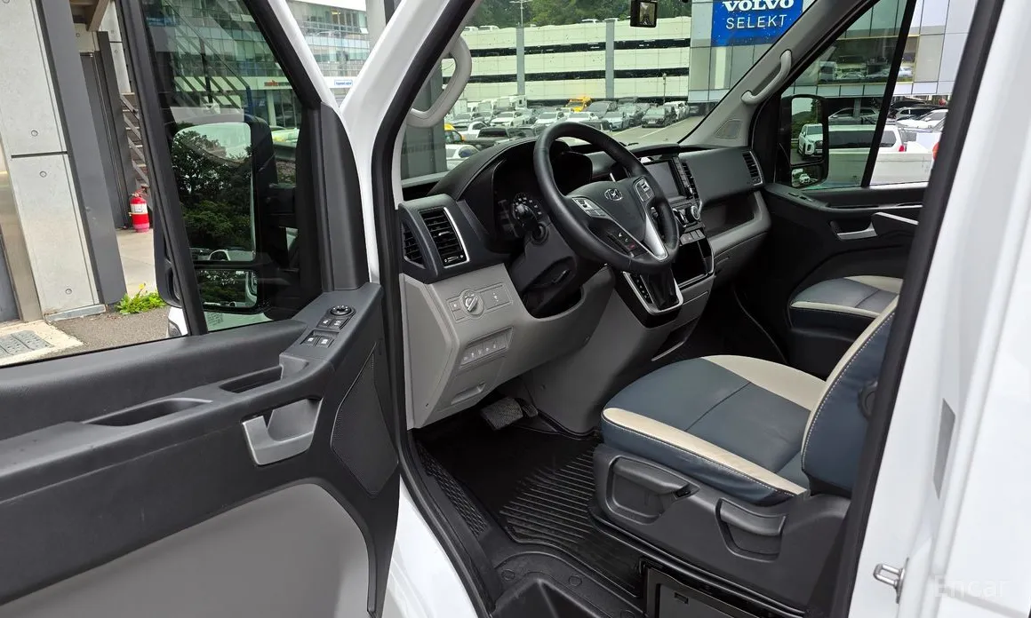 Hyundai Solati 2015 15-seater